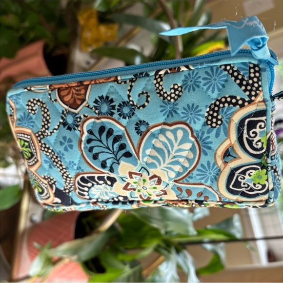 Vera Bradley purse clutch wallet keychain
With zipper in excellent condition - Picture 2 of 14